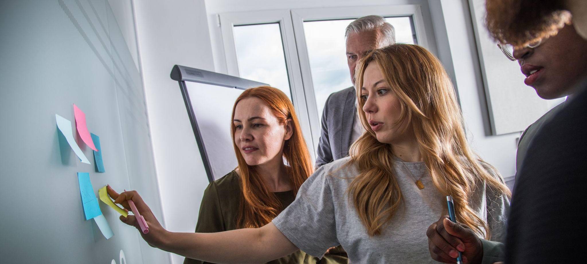 Arbeitsgruppe im Büro