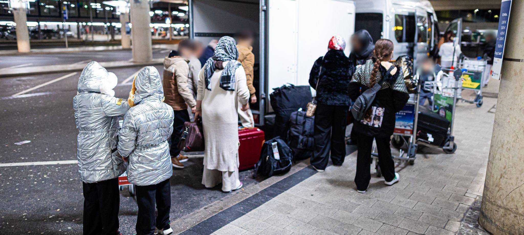 Flughafen Hannover - Ankunft Afghanen mit Aufnahmezusage