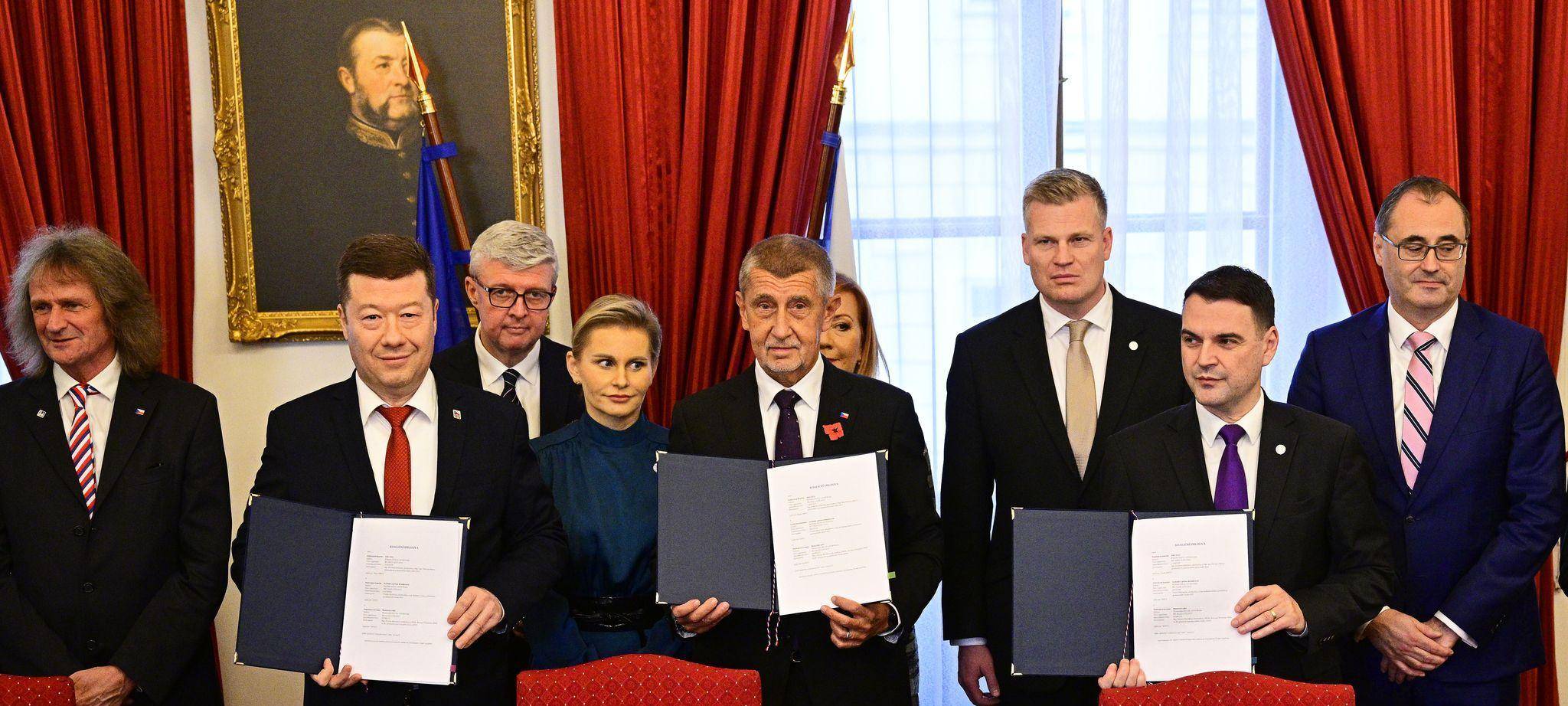 Rechtsbündnis in Tschechien unterschreibt Koalitionsvertrag