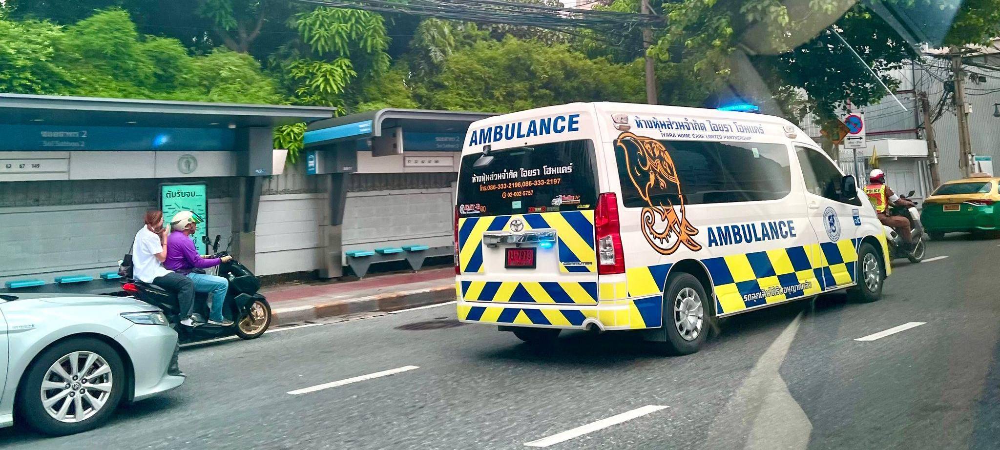 Zwei neugeborene Babys in Bangkok zurückgelassen gefunden