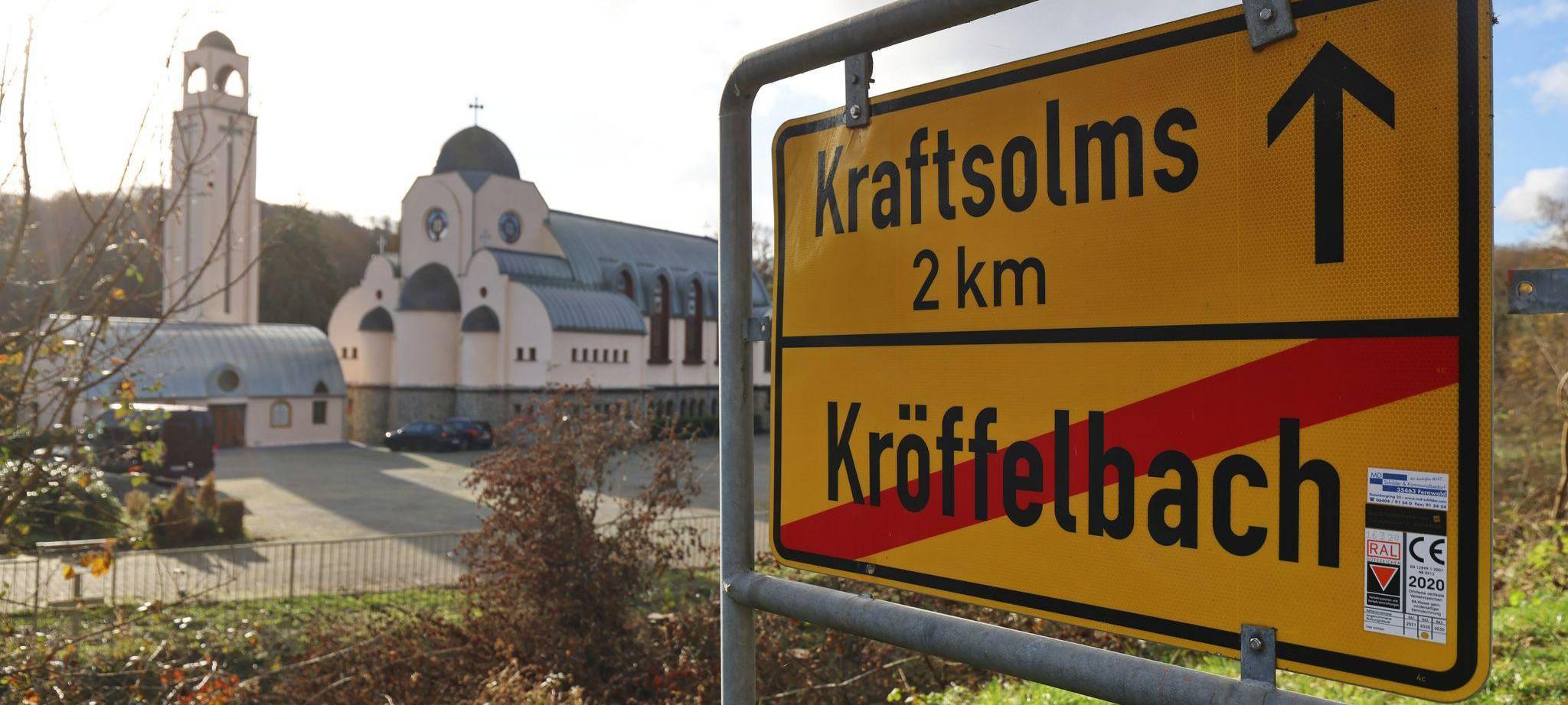 Baby vor Kloster im hessischen Waldsolms gefunden