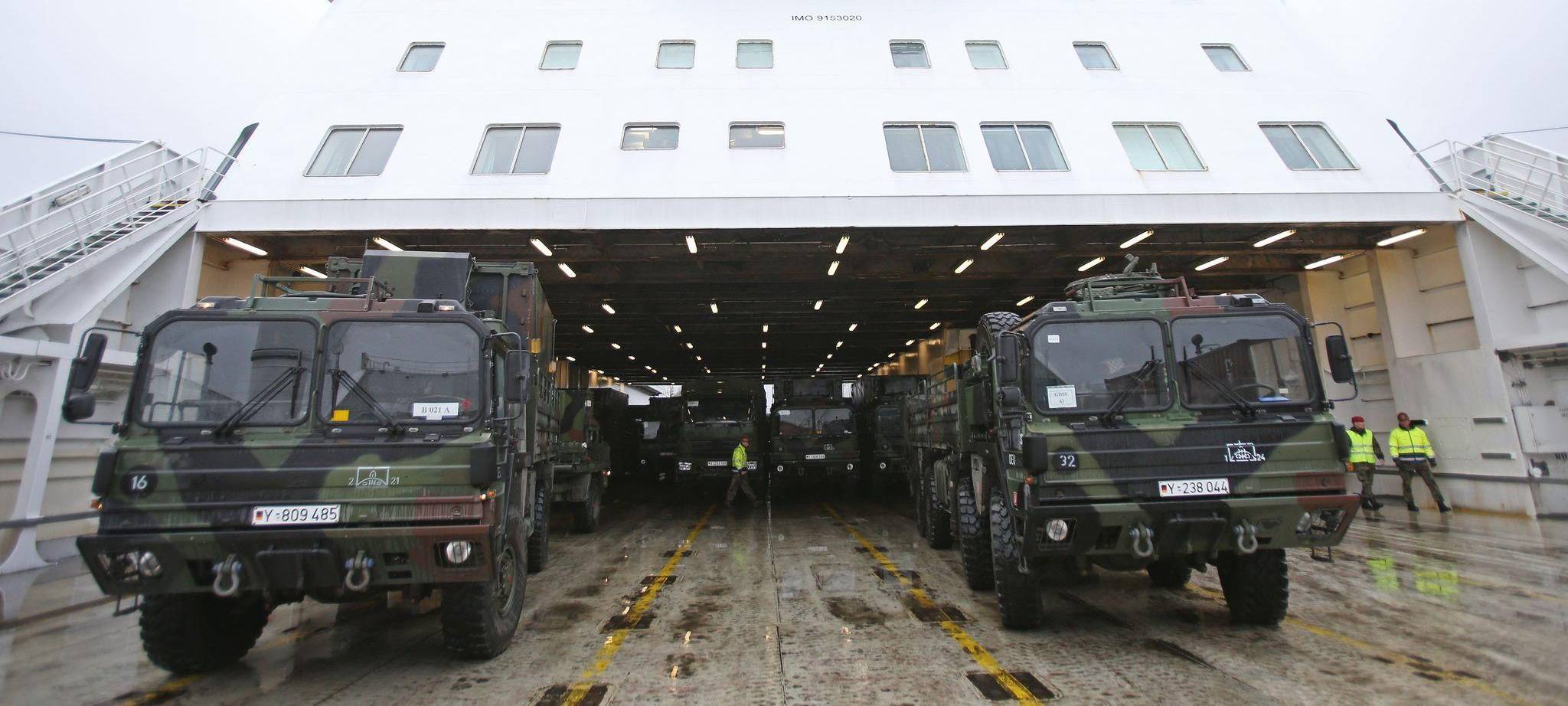 Verladung von "Patriot"-Flugabwehrraketen