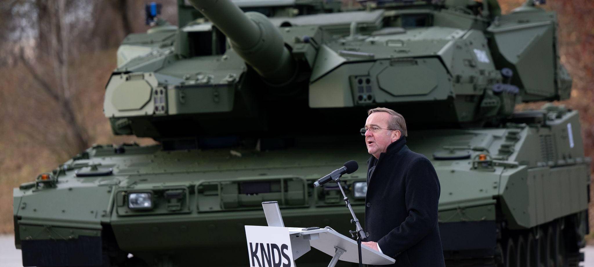 Roll-Out Leopard 2A8 und Panzerhaubitze 2000