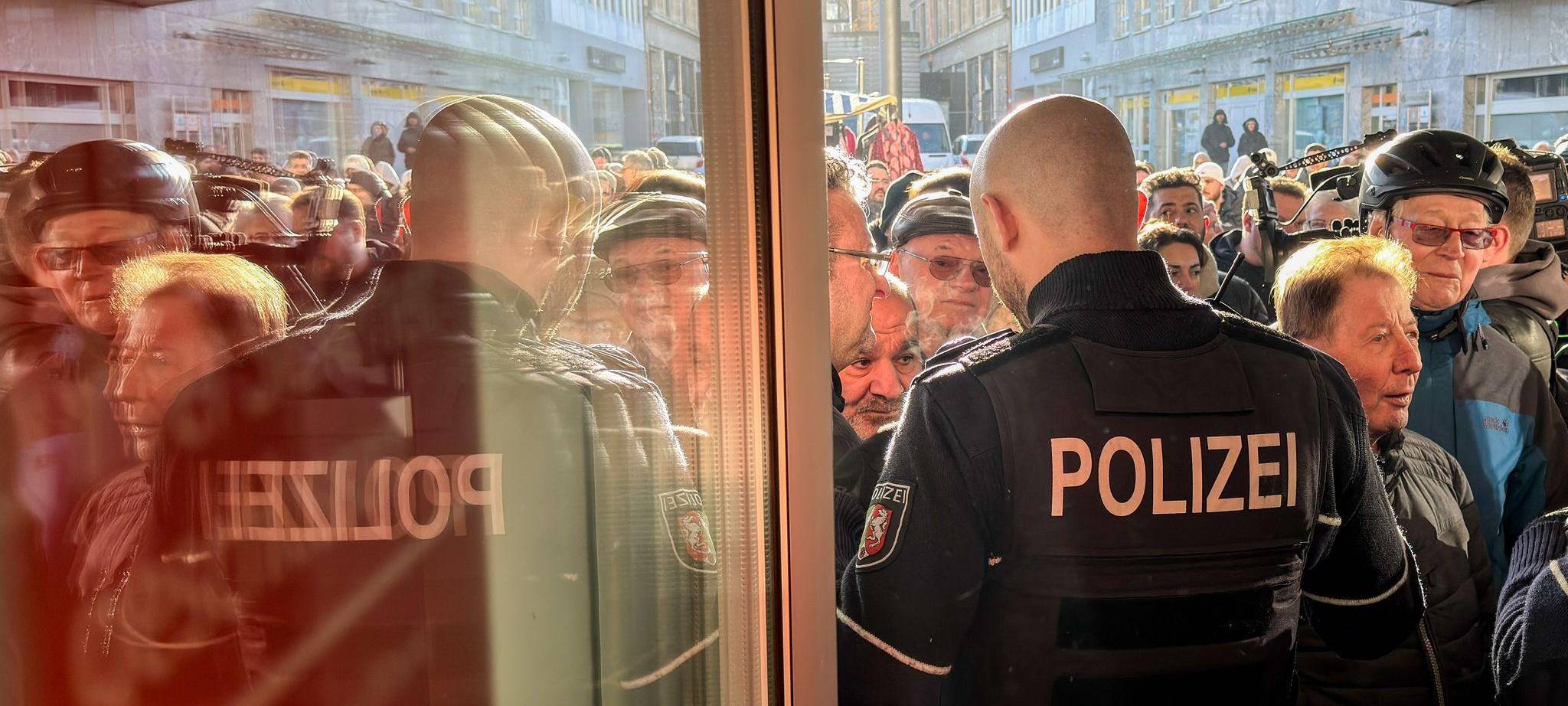 Nach dem Einbruch in den Tresorraum einer Bank