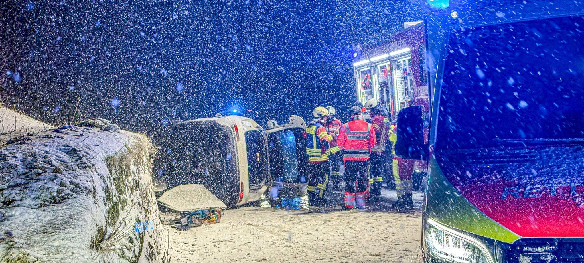 Heftiger Schneefall im Schwarzwald beeinträchtigt Straßenverkehr