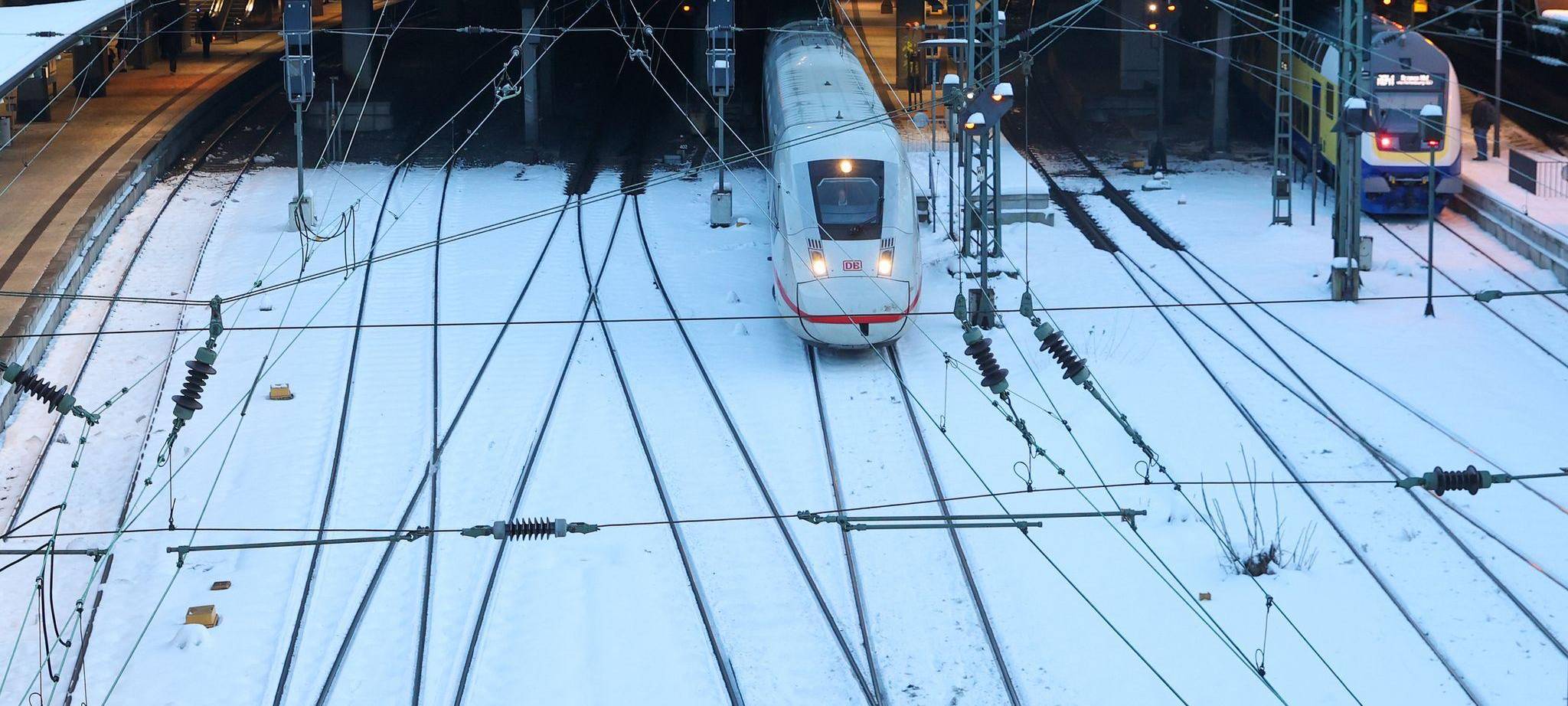 Nach Sturmtief Elli - Bahnverkehr im Norden wieder angelaufen