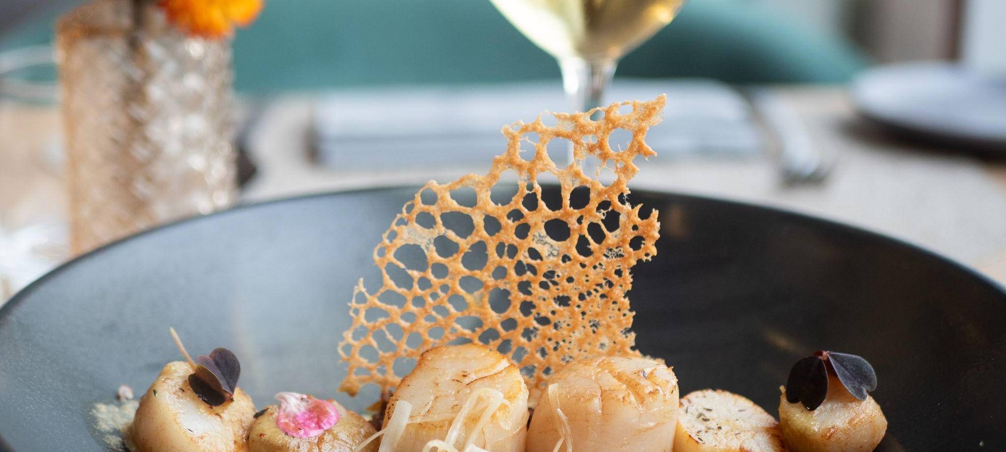 Jakobsmuscheln mit Lauchgemüse und Quinoa