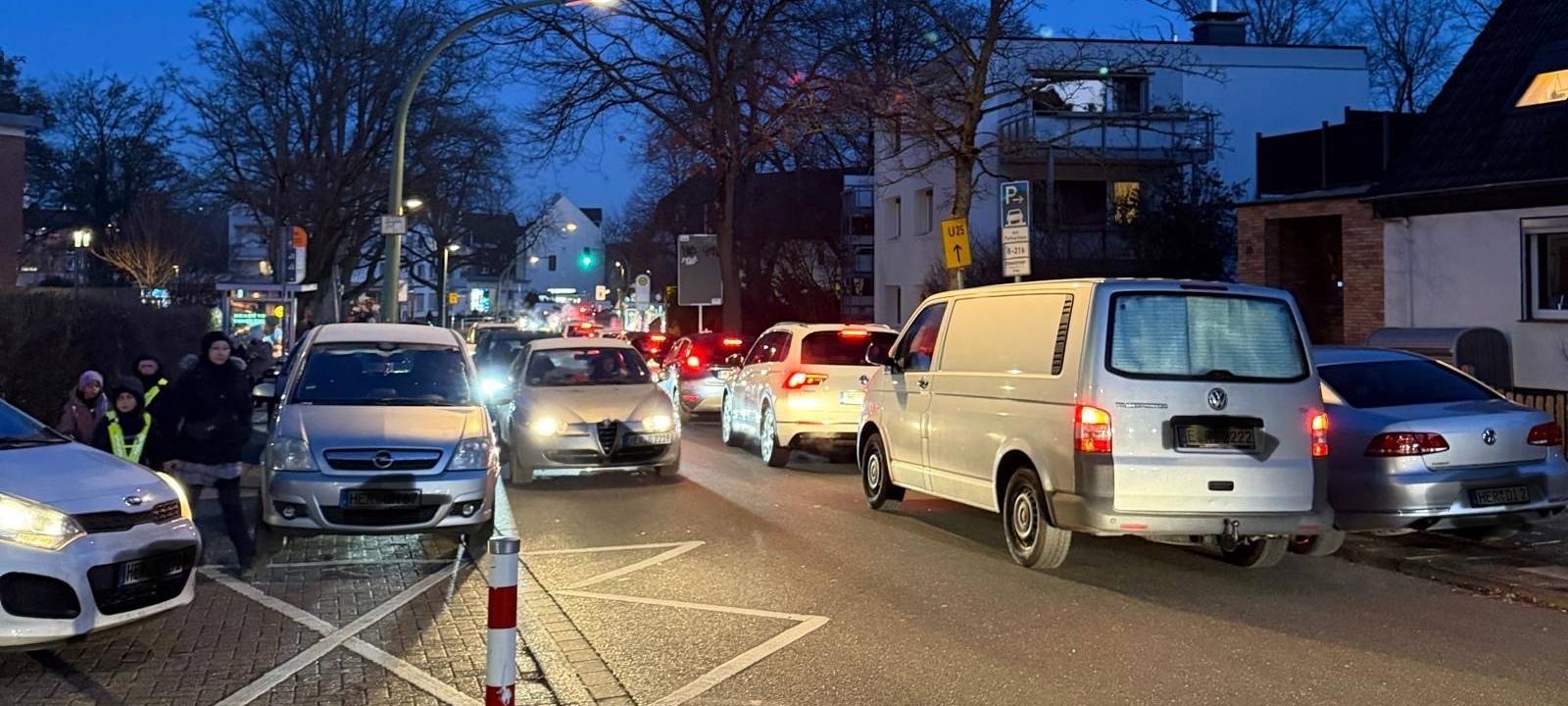 Zu viele Elterntaxis an Kolibri-Schule?