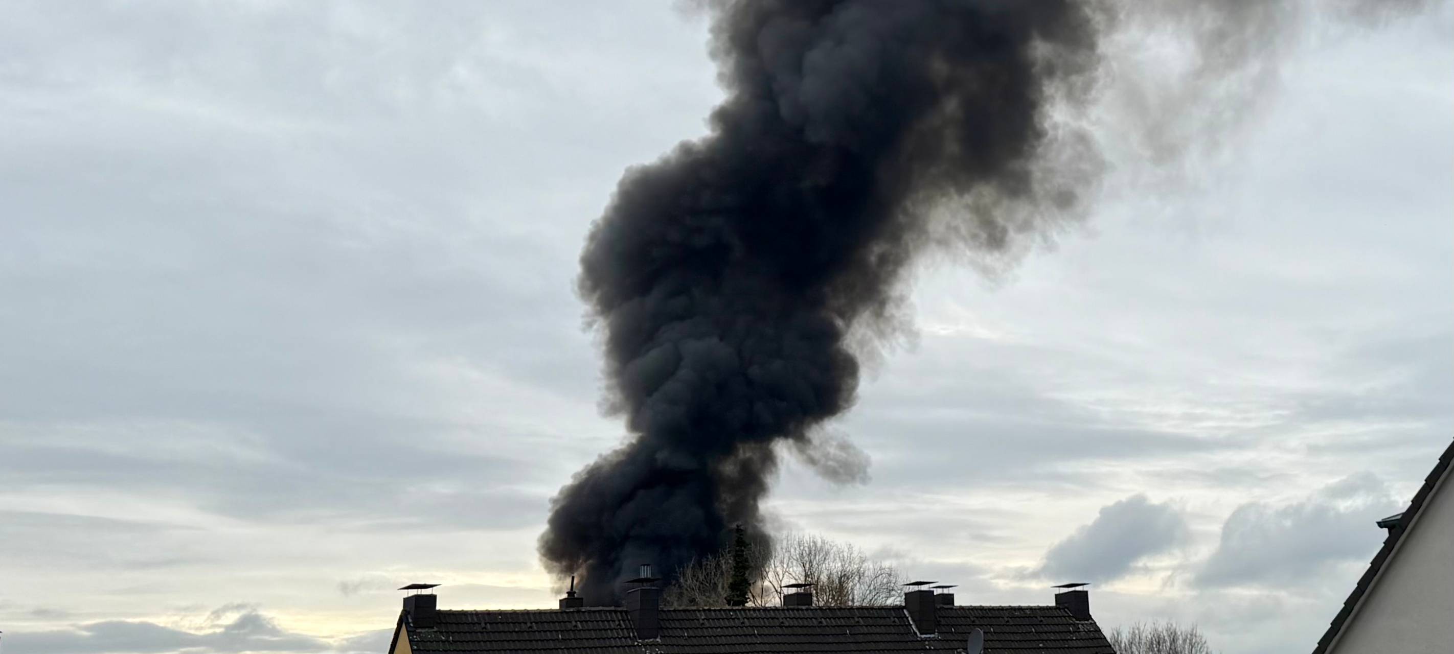 Feuer in ehemaligem Dachdeckerbetrieb