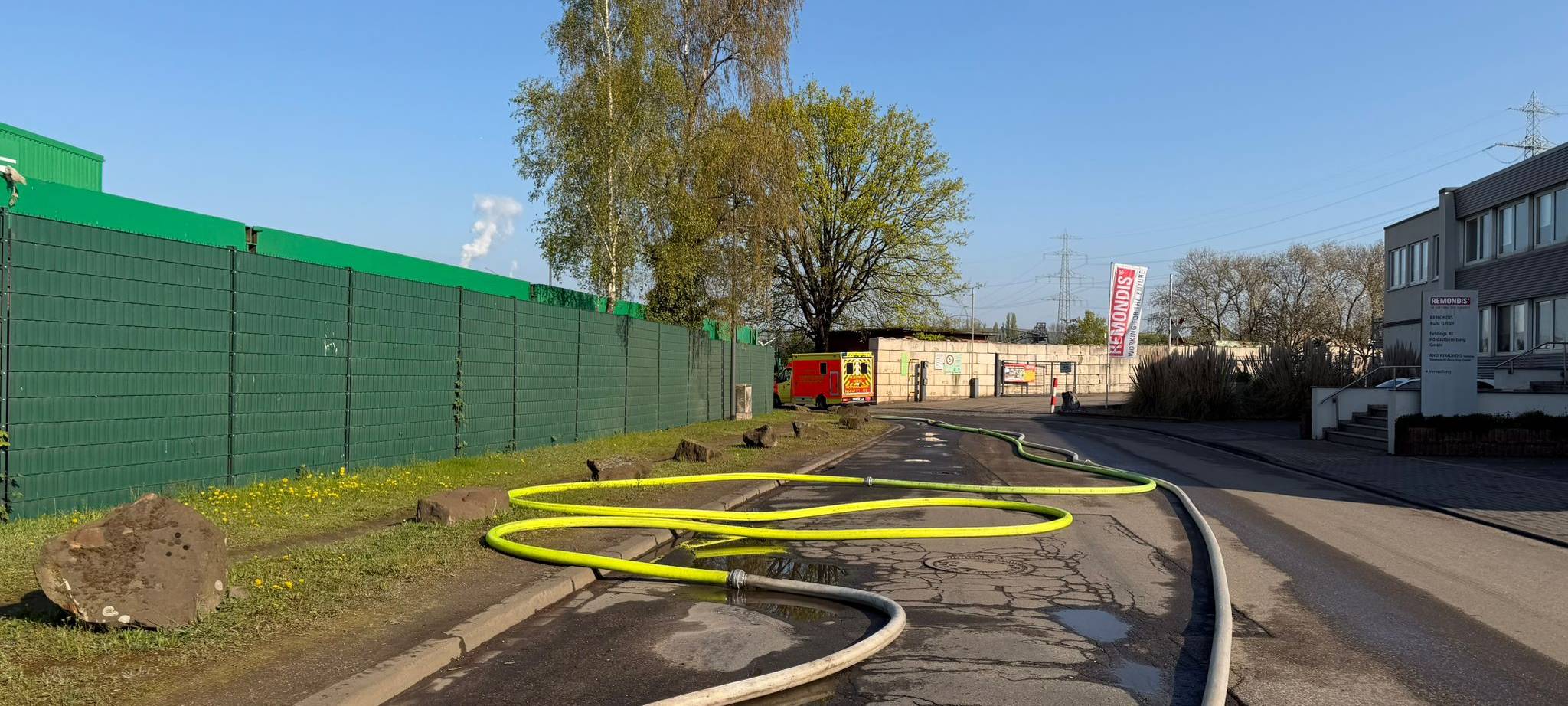 Außenbereiche von einigen Kitas und Schulen gesperrt