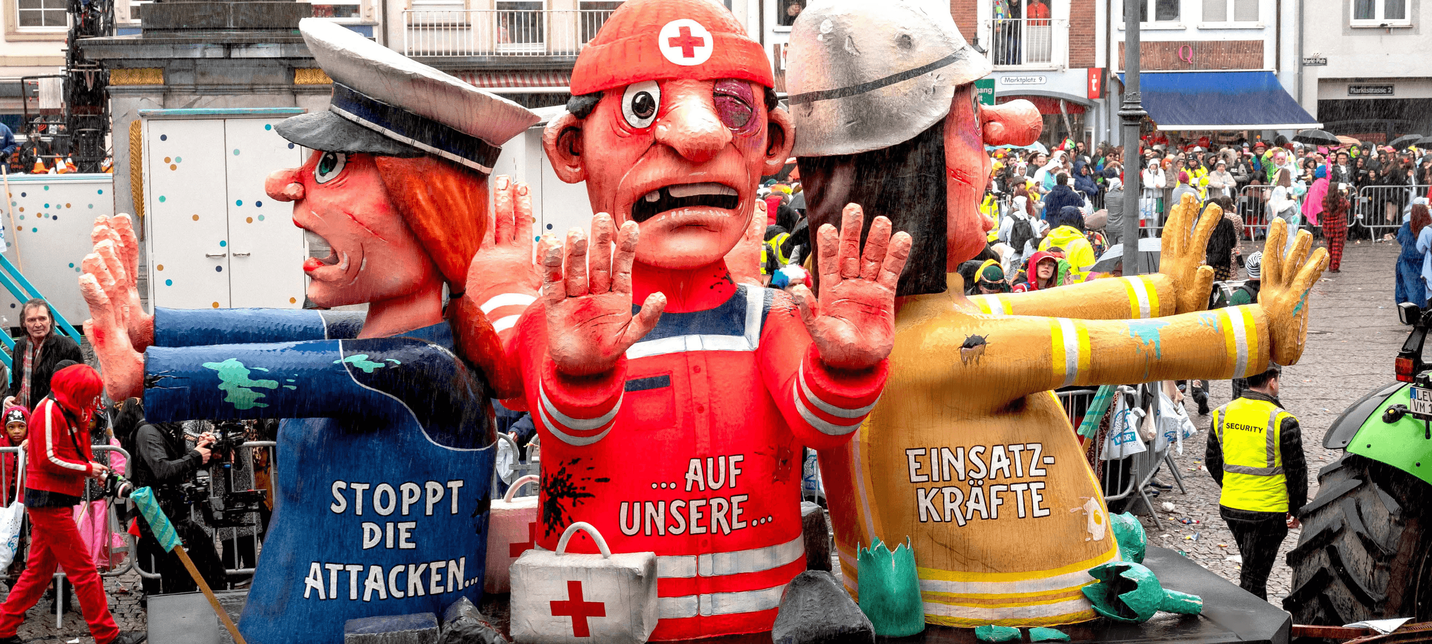Wagen von Jaques Tilly fährt beim Cranger Kirmesumzug mit
