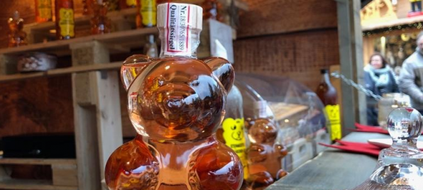 Steinmeisters Gummibärchenschnaps in der Bärchenflasche.